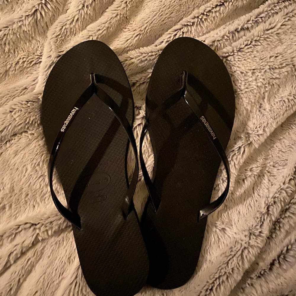 Black Havianas Sandals